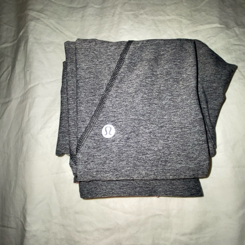 Lululemon leggings size 4 - Picture 8 of 8